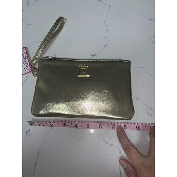 𝅺LIZ Claiborne Charging Wristlet Gold New With‎ Tags - Picture 3 of 9